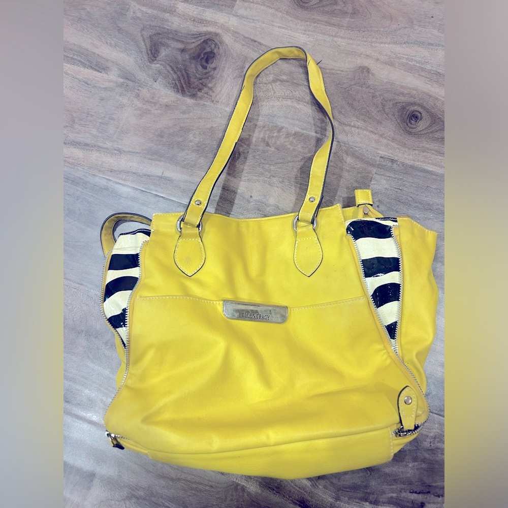 Vintage Ellen Tracy purse 🐝